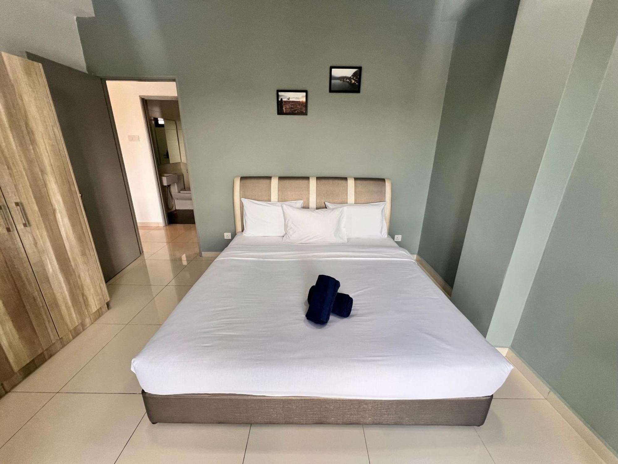 Blue Jade Apartment *