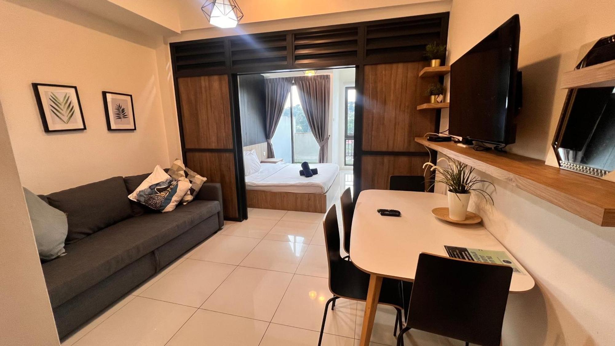 Blue Jade Apartment *