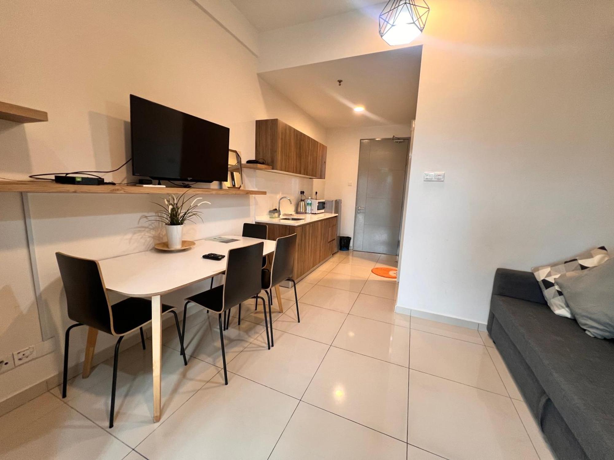 Blue Jade Apartment *